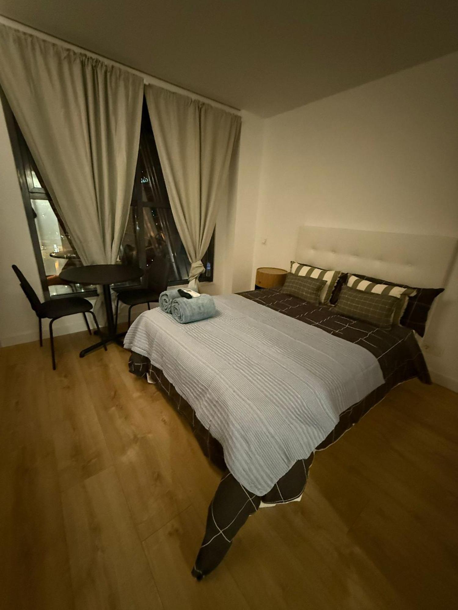To Room Madrid Castellana Exterior foto
